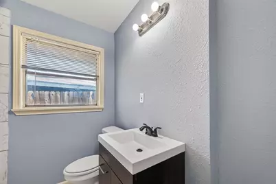 6022 Lyndhurst Drive, Houston, TX 77033 - Photo 11