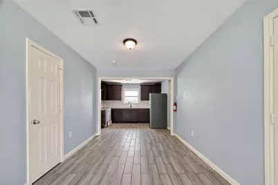 6022 Lyndhurst Drive, Houston, TX 77033 - Photo 5