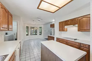 1013 Glenshannon Ave, Friendswood, TX 77546 - Photo 5