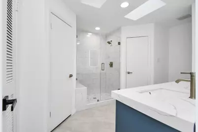 1914 Courtney Lane Drive, Houston, TX 77042 - Photo 9