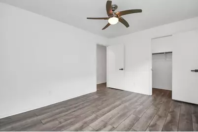 1914 Courtney Lane Drive, Houston, TX 77042 - Photo 11
