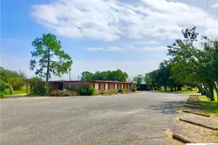 1204 N Wells St, Edna, TX 77957 - Photo 7