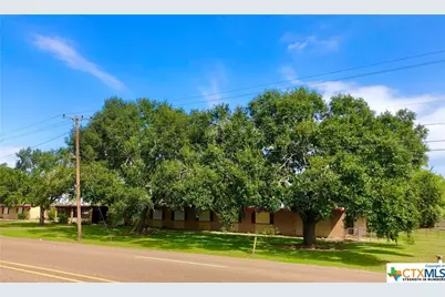 1204 N Wells Street, Edna, TX 77957 - Photo 9