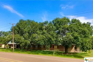 1204 N Wells St, Edna, TX 77957 - Photo 9