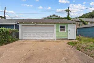 3322 Ave Q 1/2, Galveston, TX 77550 - Photo 25