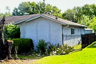 8935 Martin Luther King Blvd, Houston, TX 77033 - Photo 3