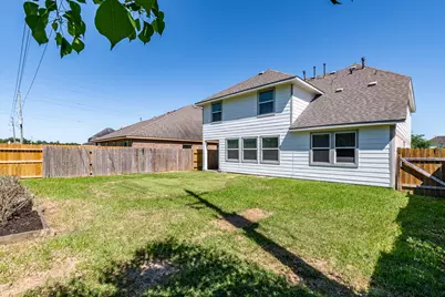 10022 Lynnwood Drive, Baytown, TX 77521 - Photo 35
