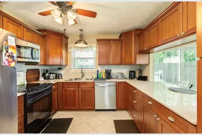 820 Perry Street, Angleton, TX 77515 - Photo 17