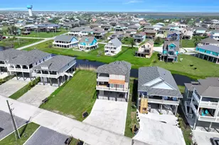 1983 Royalville Ct, Crystal Beach, TX 77650 - Photo 31