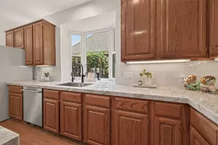 1311 Wickshire Ln, Houston, TX 77043 - Photo 11