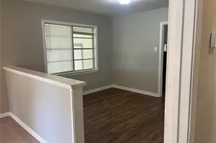 1002 Fowlkes St, Sealy, TX 77474 - Photo 5