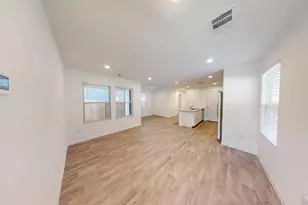 16811 N Marie Vlg Dr, Conroe, TX 77306 - Photo 5