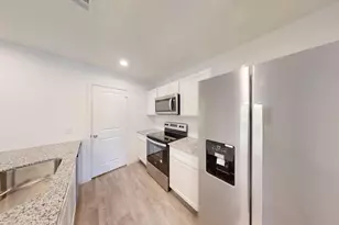 16811 N Marie Vlg Dr, Conroe, TX 77306 - Photo 11