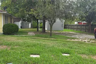 813 N Ave D, Humble, TX 77338 - Photo 3