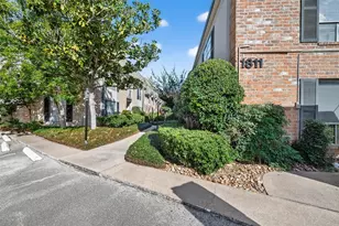 1811 Stoney Brook Dr, Houston, TX 77063 - Photo 25