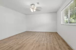 6022 Beaudry Dr, Houston, TX 77035 - Photo 19