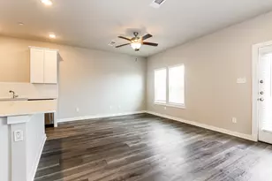 357 N Centro Cir, Shenandoah, TX 77385 - Photo 5