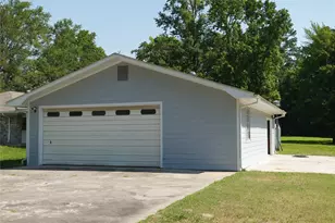 213 Fm 2558 E, Broaddus, TX 75929 - Photo 5