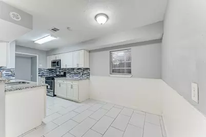 11819 S Nottingham Circle, Houston, TX 77071 - Photo 13