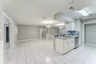 11819 S Nottingham Cir, Houston, TX 77071 - Photo 13
