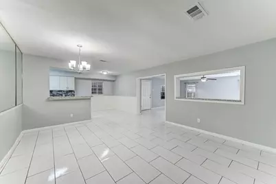 11819 S Nottingham Circle, Houston, TX 77071 - Photo 9