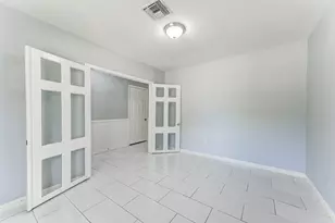 11819 S Nottingham Cir, Houston, TX 77071 - Photo 9