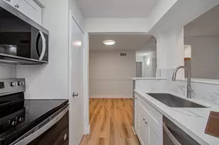 1100 Augusta Dr, Houston, TX 77057 - Photo 9