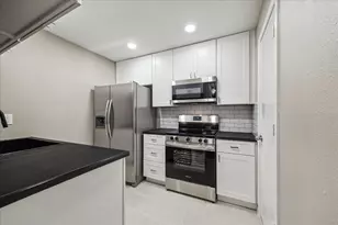 11711 Memorial Dr, Houston, TX 77024 - Photo 5