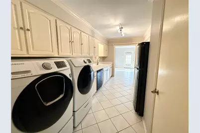 806 Wax Myrtle Lane, Houston, TX 77079 - Photo 11