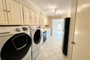 806 Wax Myrtle Ln, Houston, TX 77079 - Photo 11