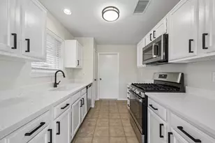 1904 Floyd Rd, League City, TX 77573 - Photo 3