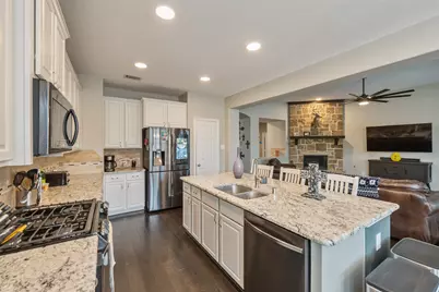 8109 Threadtail Street, Conroe, TX 77385 - Photo 3