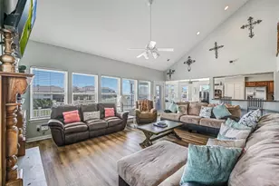 4107 Defender Ln, Galveston, TX 77554 - Photo 11