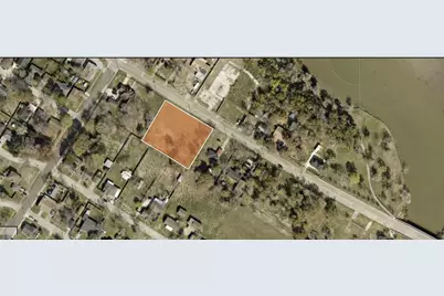 1719 W Texas Avenue, Baytown, TX 77520 - Photo 1