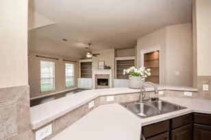 3715 Crescent Dr, Pearland, TX 77584 - Photo 9