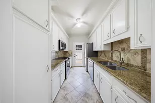 727 Bunker Hill Rd, Houston, TX 77024 - Photo 3