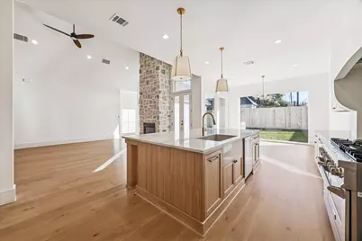 4817 Kingfisher Drive, Houston, TX 77035 - Photo 5