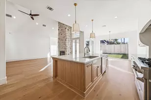 4817 Kingfisher Dr, Houston, TX 77035 - Photo 5