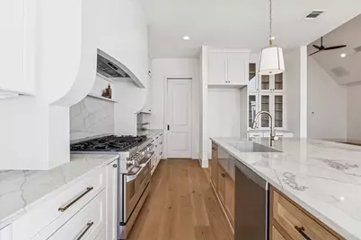 4817 Kingfisher Drive, Houston, TX 77035 - Photo 7
