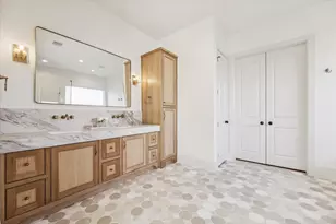 4817 Kingfisher Dr, Houston, TX 77035 - Photo 11