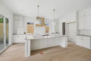 4817 Kingfisher Dr, Houston, TX 77035 - Photo 15