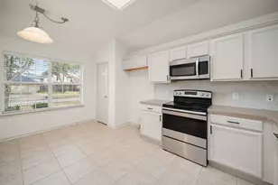 13410 Baron Hill Ln, Rosharon, TX 77583 - Photo 9