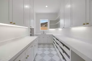 1726 Saxon Dr, Houston, TX 77018 - Photo 11