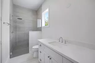 1726 Saxon Dr, Houston, TX 77018 - Photo 17