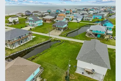 946 Sue Drive, Crystal Beach, TX 77650 - Photo 9