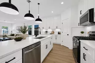 2511 Garapan St, Houston, TX 77091 - Photo 9
