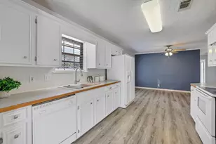 2403 Rosebud St, Nederland, TX 77627 - Photo 29
