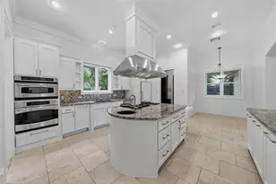 11714 Memorial Dr, Houston, TX 77024 - Photo 9