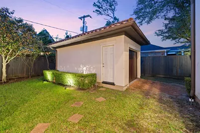 11714 Memorial Drive, Houston, TX 77024 - Photo 47