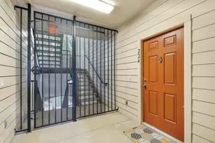 6607 Lake Woodlands Dr, The Woodlands, TX 77382 - Photo 3